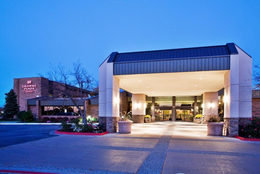 Sheraton Grand Rapids Airport Hotel Exterior photo