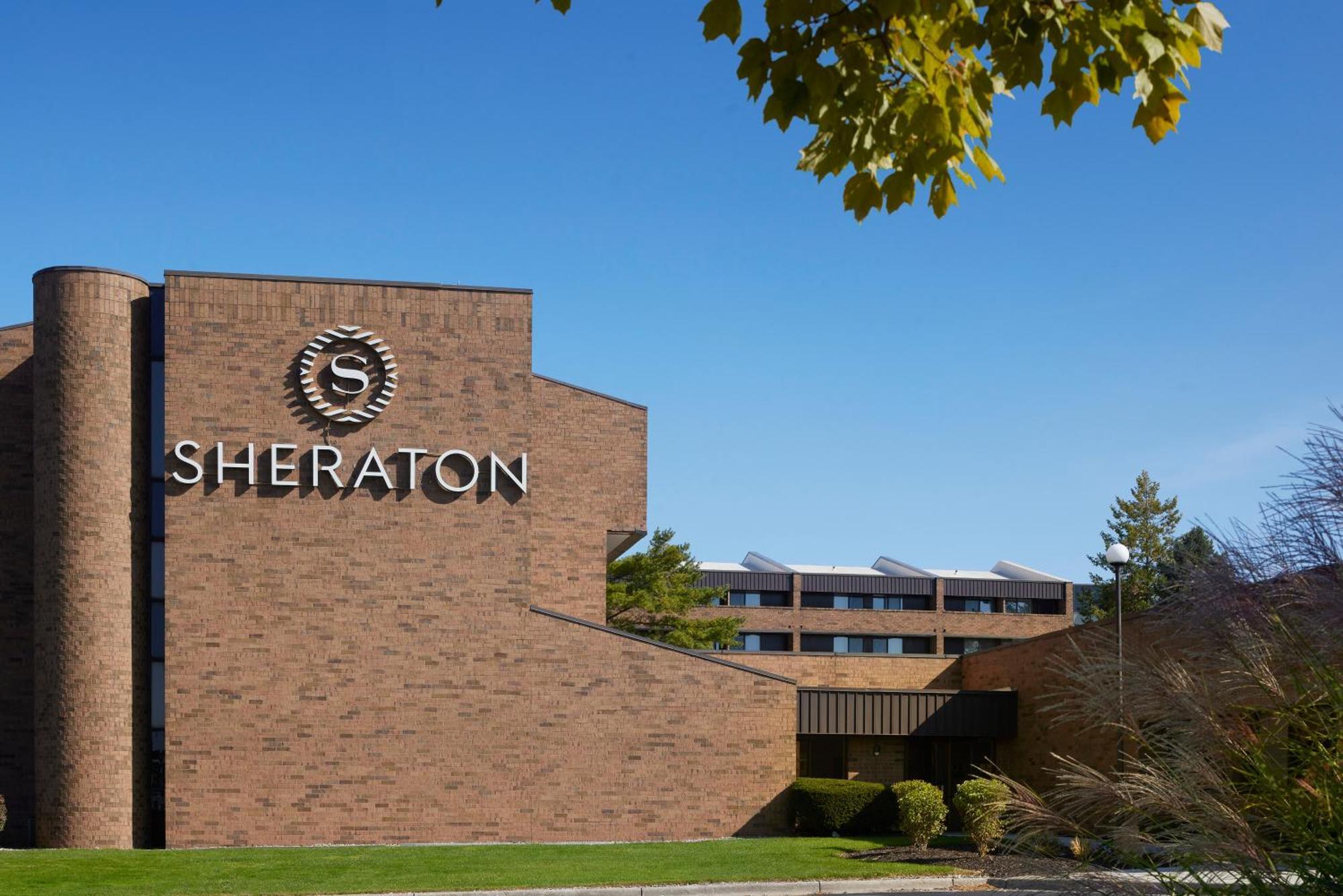 Sheraton Grand Rapids Airport Hotel Exterior photo